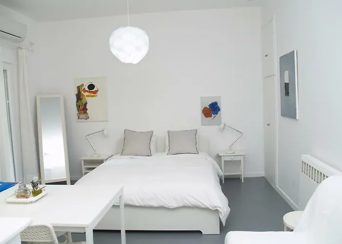 Newly Renovated Apt In Kolonaki